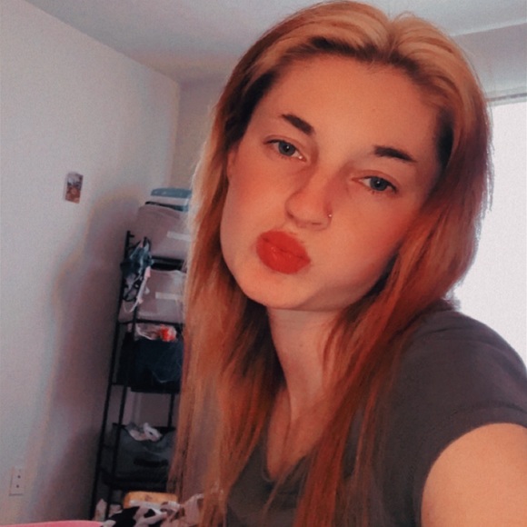 Meet your Posher, Brianna - Picture 1 of 1